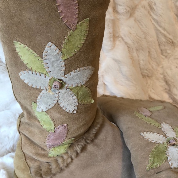 Boho Sherpa lined faux suede embroidered boots - Picture 2 of 6